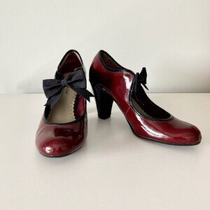 Naturalizer Maroon Heels with Black Accent